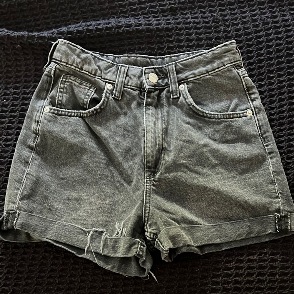 H&M high rise mom short